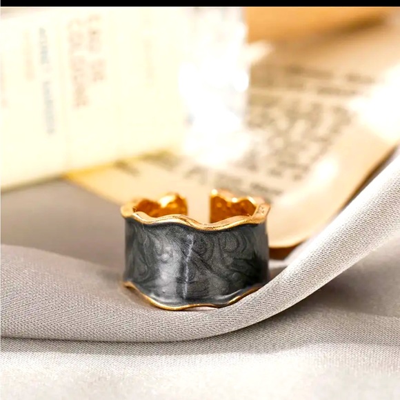 A Gala of enamel colors! Adjustable. Multiple colors to choose from. - Picture 3 of 6